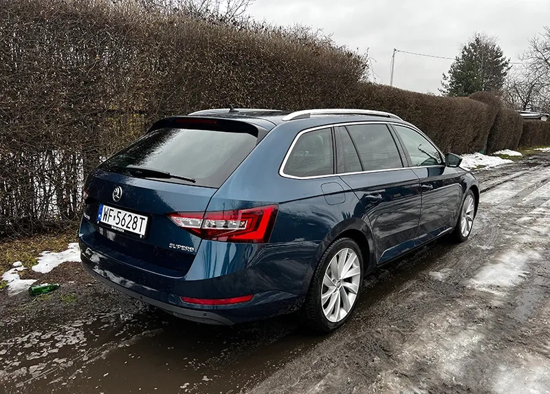 Skoda Superb cena 99999 przebieg: 105000, rok produkcji 2019 z Prabuty małe 172